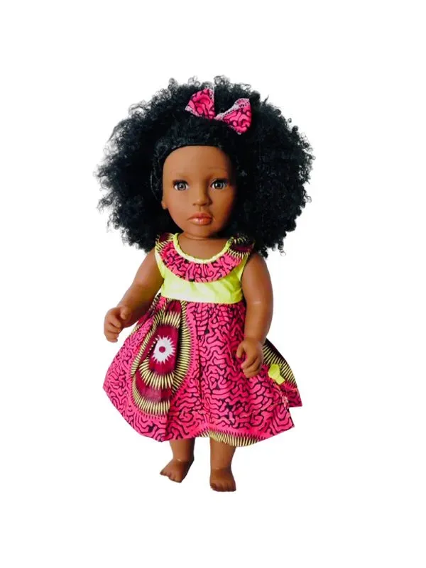Puppe JENGUE in Kleid “Skaars Blom”